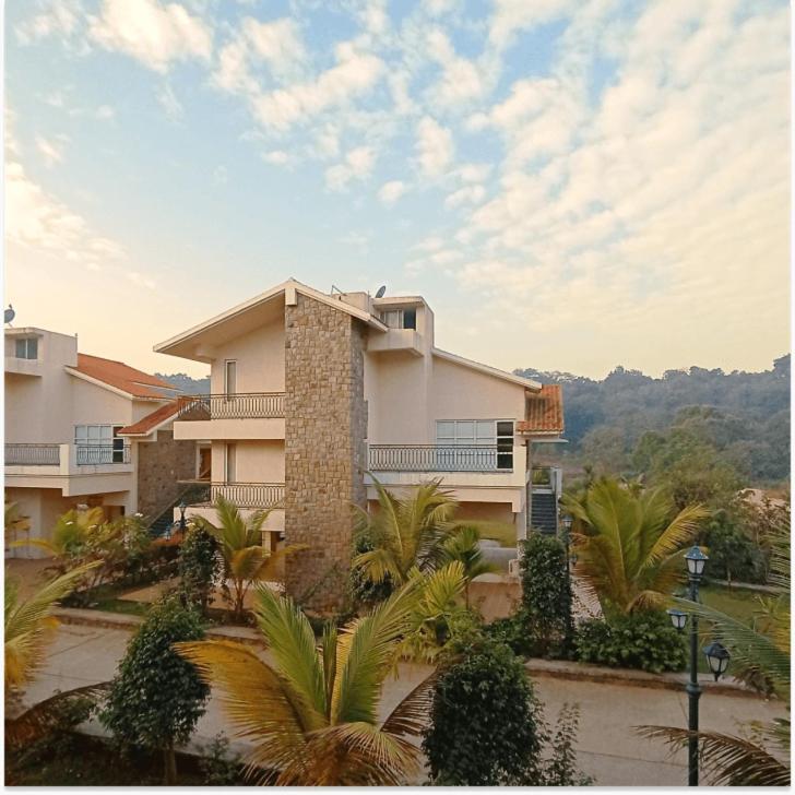 Wood Stock Acres Villa Resort Thane Bagian luar foto